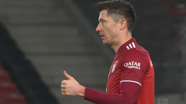 德甲-格纳布里3球2助莱万双响+中柱 拜仁5-0大胜斯图加特（德甲拜仁对斯图加特）