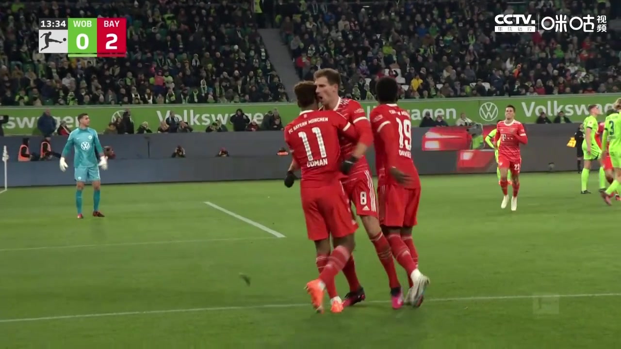 （波尔津吉斯十佳球视频）波尔津吉斯接球三分未中，苏群：真的拉胯掉了！