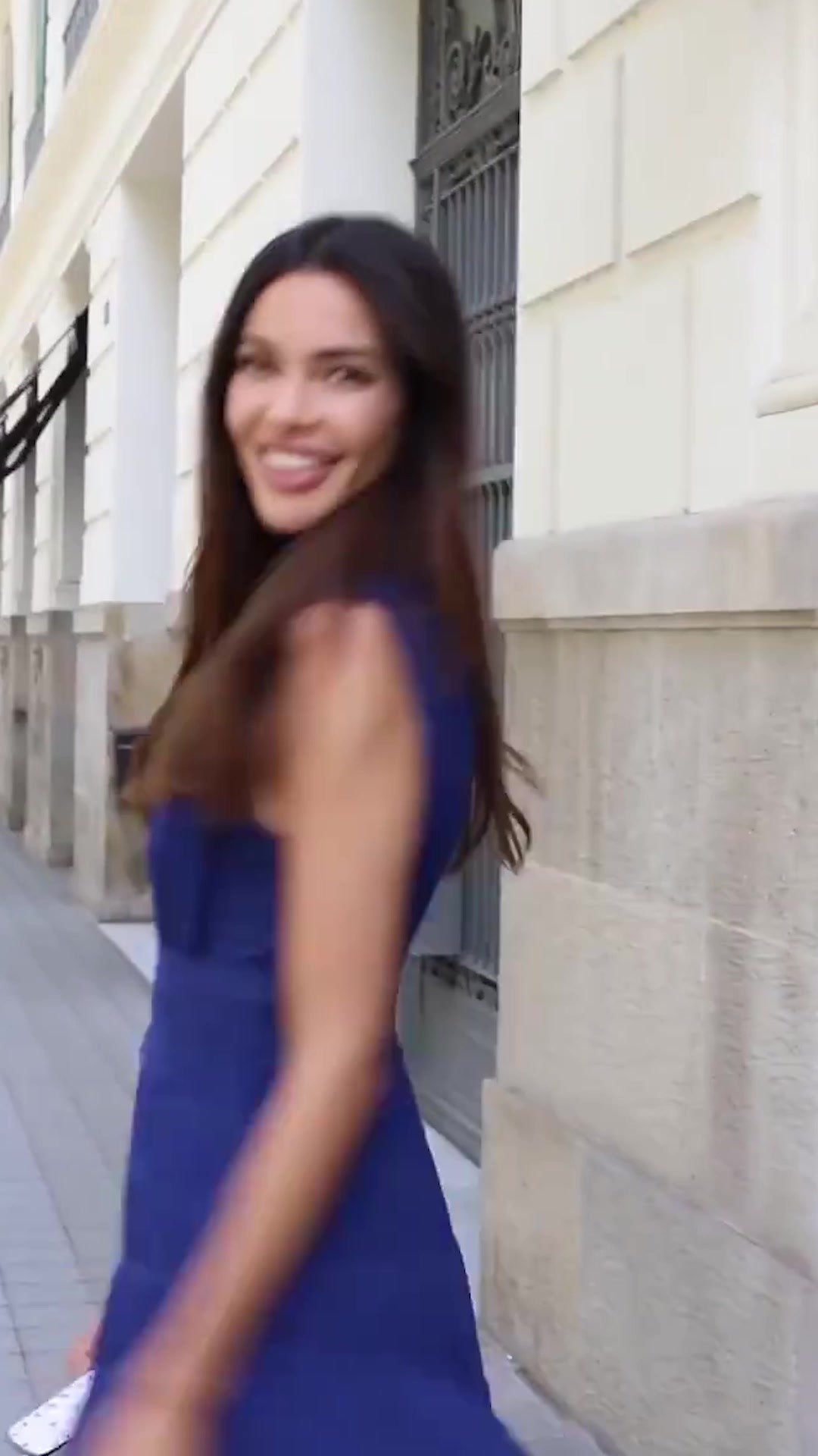 不知妻美！阿尔维斯和妻子曾经的亲密（阿尔维斯老婆）