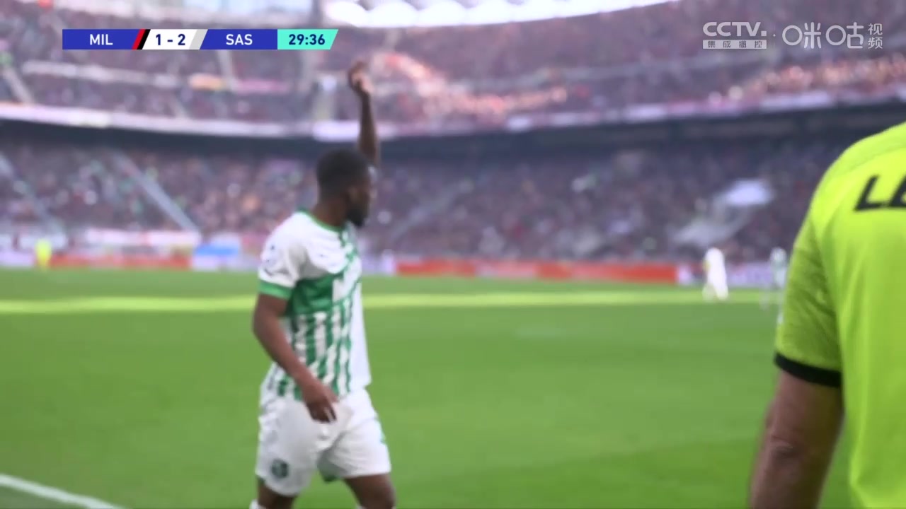 这防了个啥？贝拉尔迪前点轻松头球破门，米兰1-3落后萨索洛（贝拉尔迪 国际米兰）