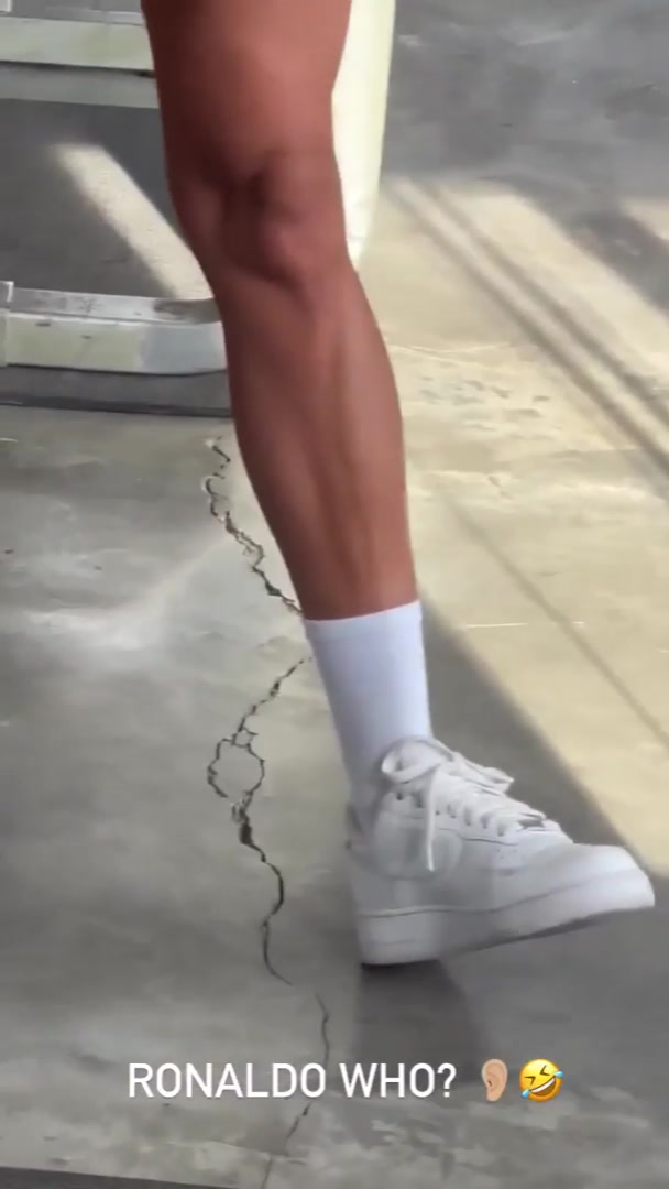 前克罗地亚小姐对比C罗大腿：C罗是谁？（克罗地亚足球前锋）