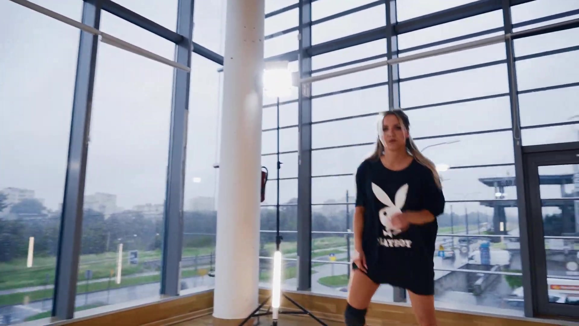 阿森纳新援基维奥尔的电臀舞冠军女友——科瓦尔奇克（科瓦科维奇）