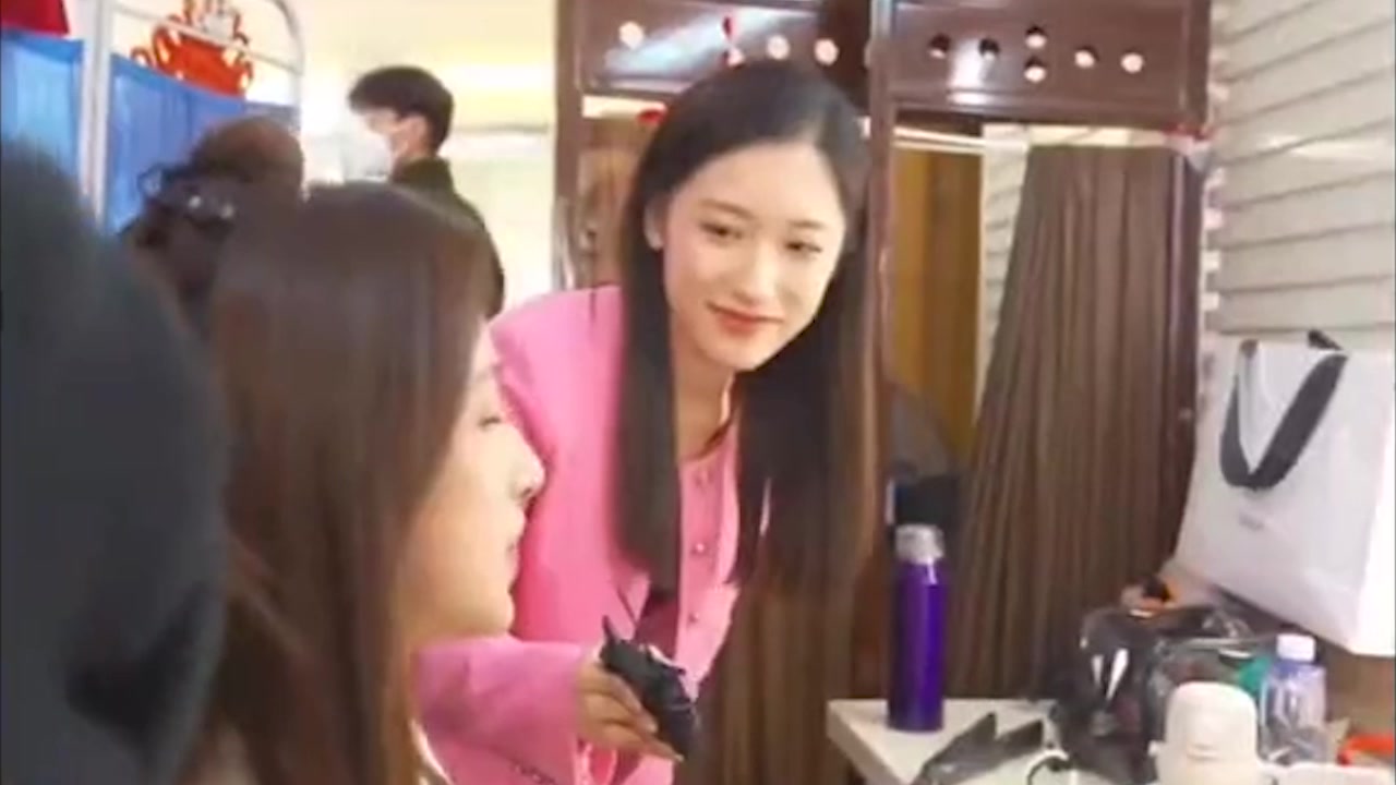 在后台准备春晚彩排的马凡舒（马凡舒主持春晚）