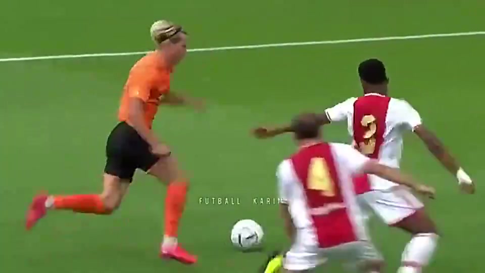 （唐斯结束母亲生命）泪目！唐斯在母亲节缅怀去世的母亲，与父亲相拥哭泣