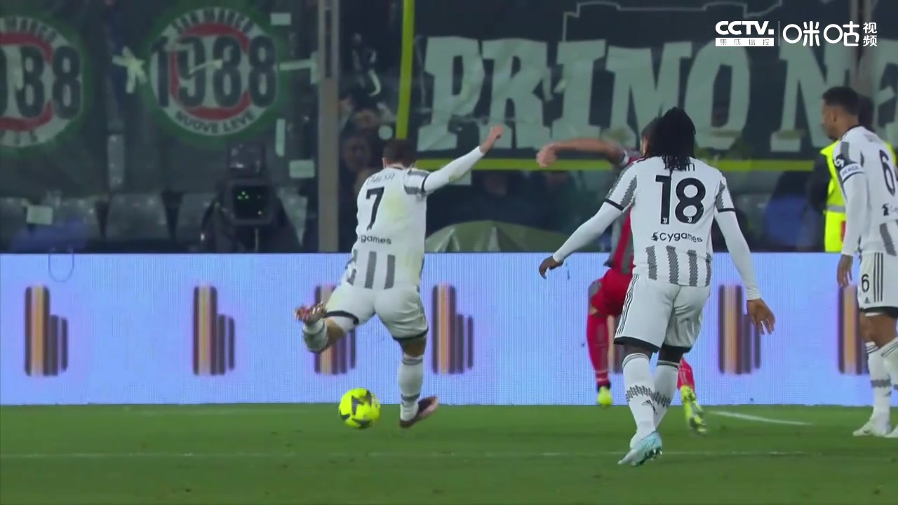 【集锦】意甲-米利克任意球绝杀 尤文1-0克雷莫纳联赛七连胜(意甲:国米1-1尤文 哲科首开纪录)