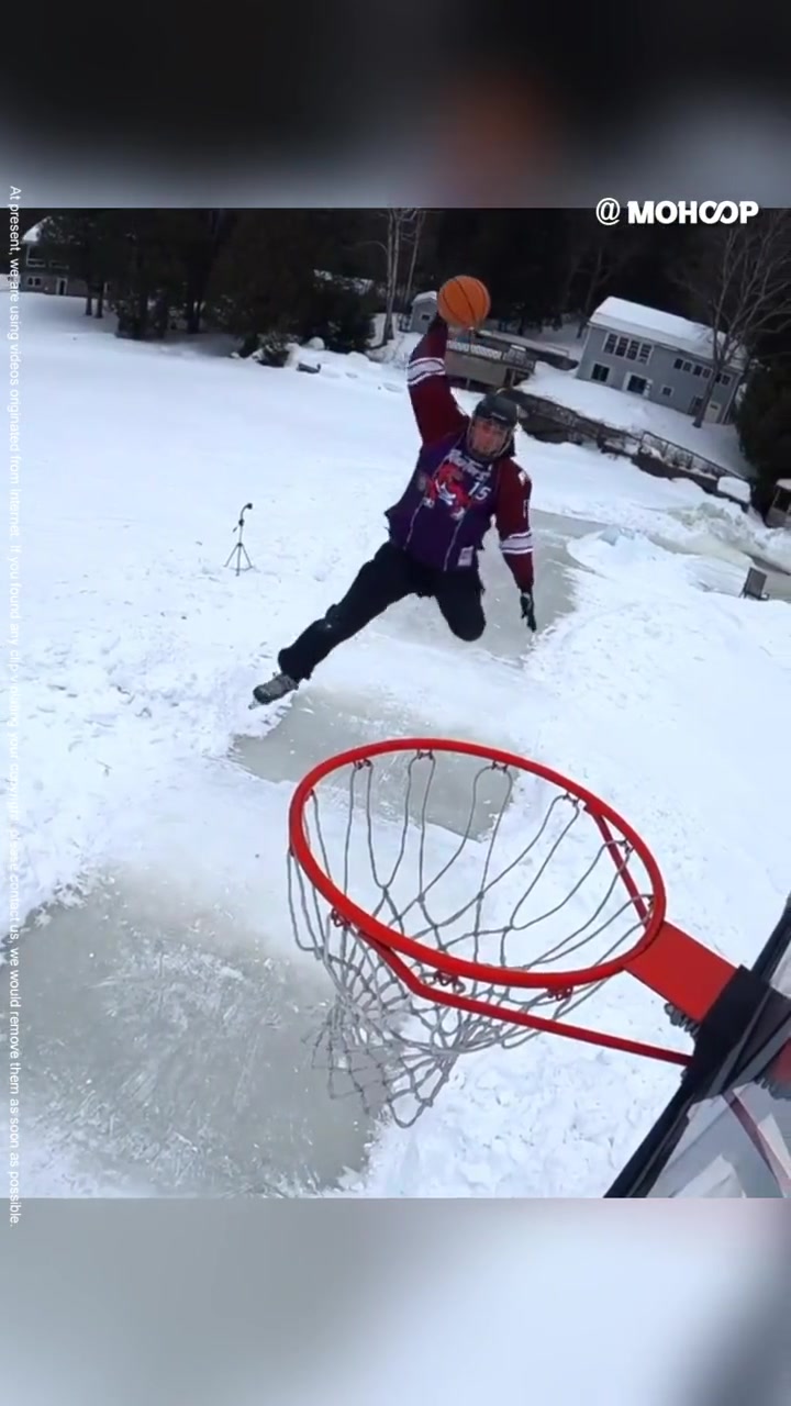 （雪地滑冰被撞视频）这水平咋样？男子雪地滑冰起飞爆扣致敬卡特！