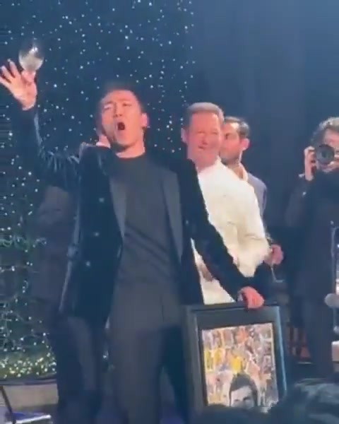 载歌载舞！张康阳高唱“我们是国际米兰”为自己庆生（国际米兰张康阳视频）