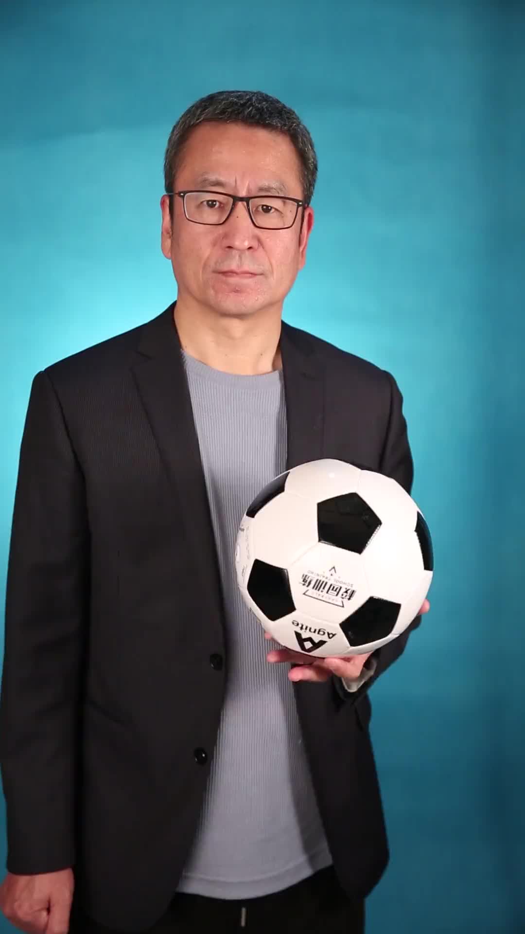 这打的什么玩意儿？山西抢断后快攻 结果两次空篮都没打进。。