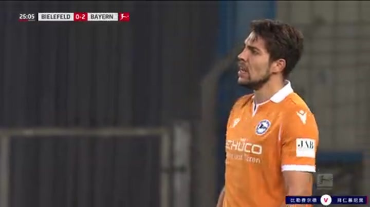 德甲-堂安律处子球莱万穆勒2射1传 十人拜仁4-1比勒菲尔德（莱万与穆勒）