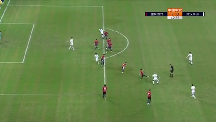 中超-西里诺远射落叶斩纳霍尔染红 重庆1-0卓尔进争冠区