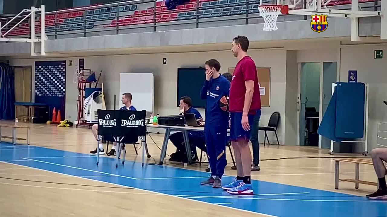 （保罗加索尔签约巴萨）恢复的不错！保罗-加索尔参加巴萨队内训练