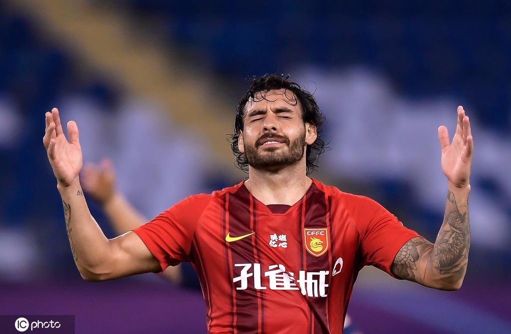 中超-高拉特凌空斩+策动进球卡尔德克双响扳平 华夏2-2重庆（中超高拉特最近怎么没有进大名单）