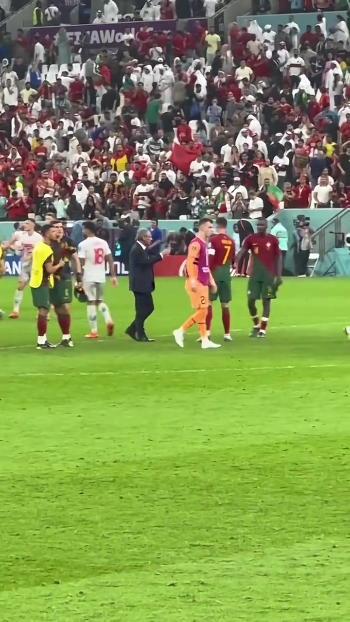 傻芬录视频：网蜜们好 刚结束了篮网第一次训练 回见