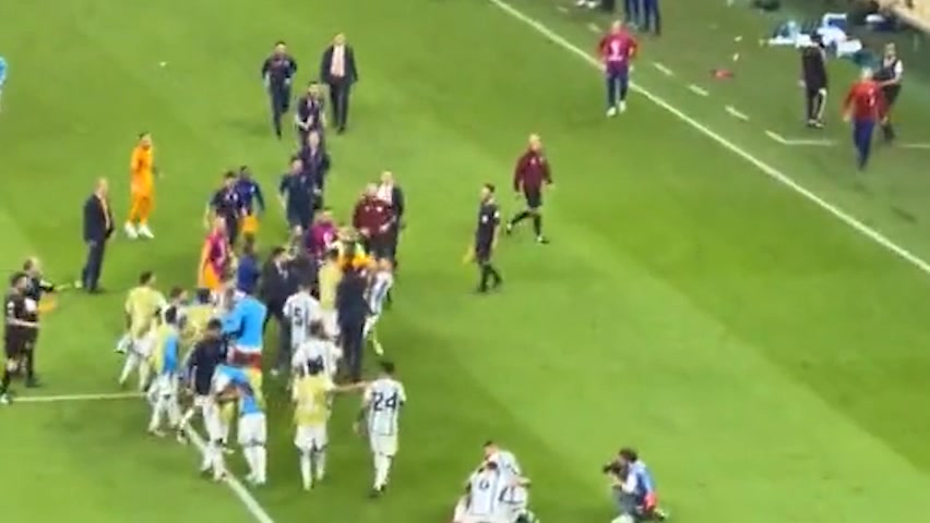 （本西蒙斯的车）感动到哭！本-西蒙斯给哥哥送车 兄弟俩像不？