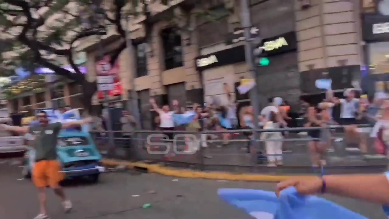 （格里芬篮网训练视频）来了老格！篮网晒格里芬欢快舞蹈