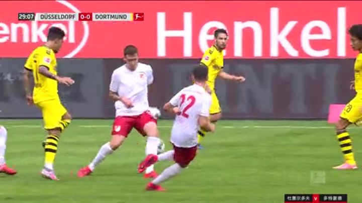 德甲-哈兰德读秒绝杀阿什拉夫失单刀 多特1-0杜塞尔多夫（多特球星哈兰德）
