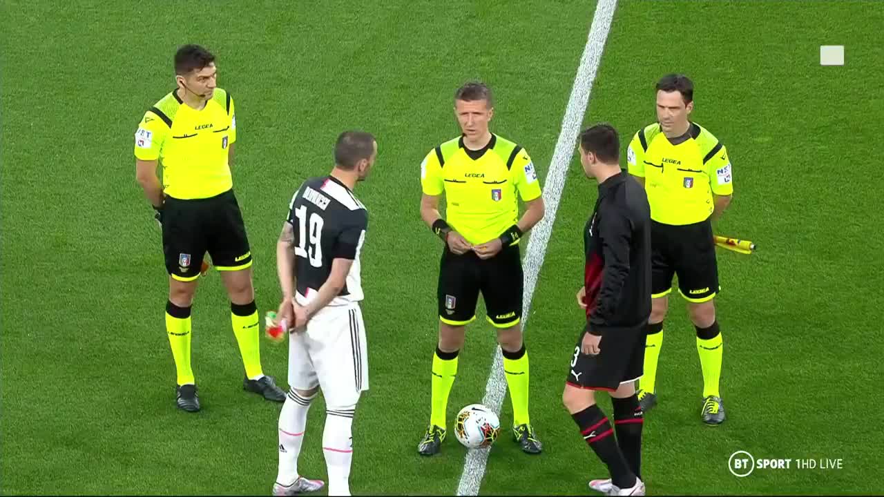 意杯-C罗失点雷比奇染红 尤文0-0米兰总分1-1凭客场进球进决赛（意杯-c罗双响尤文客场2-1国米）