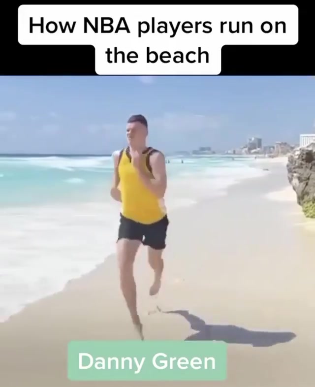 （白人模仿帝zion）白人“模仿帝”模仿NBA球员在海边跑步
