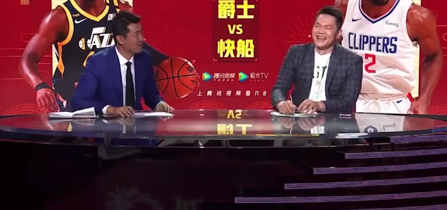 （朱芳雨是大前锋还是小前锋）朱芳雨：我在小前锋里算比较壮了，但比詹姆斯还小一圈！