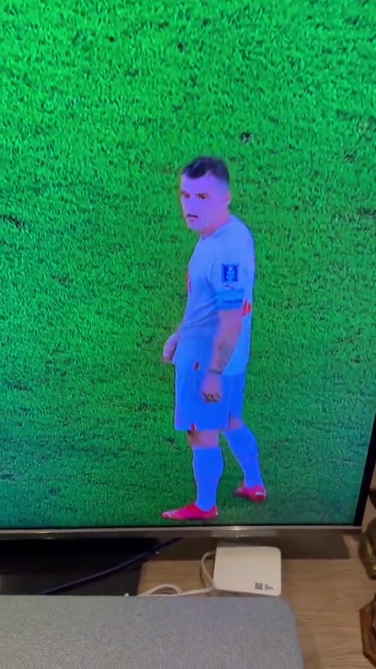 彻底结下梁子了!扎卡朝塞尔维亚替补席做出不雅动作(扎卡 塞尔维亚)