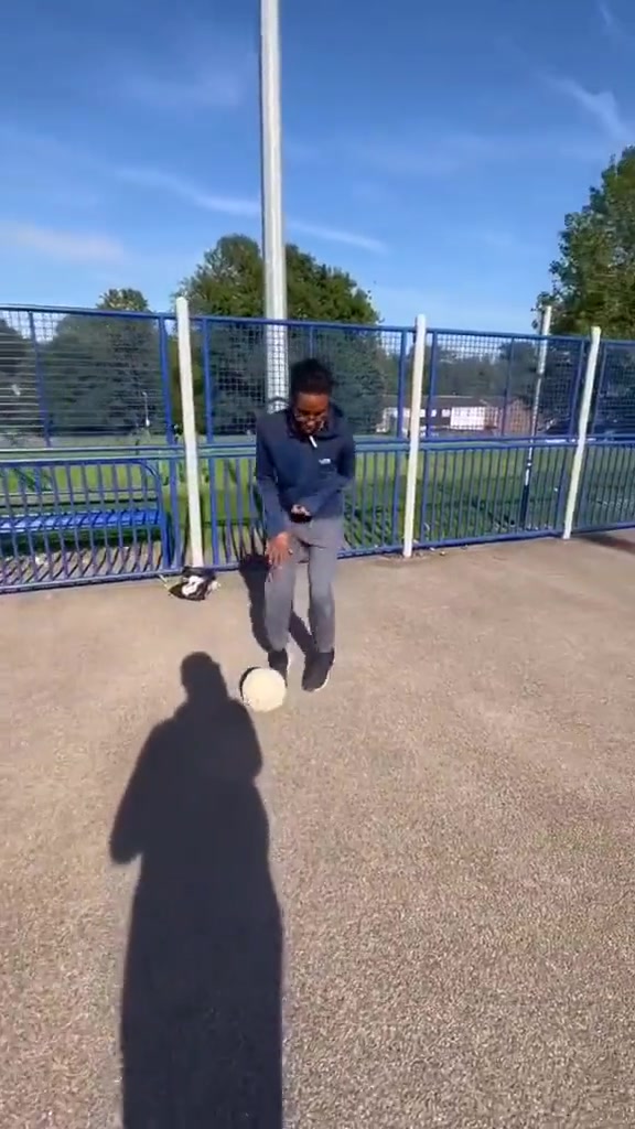 国外网友恶搞！巴西对阵喀麦隆 安东尼的边路过人的精彩集锦（巴西4:1喀麦隆）