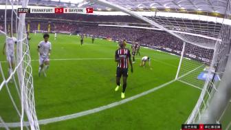 德甲-莱万连续十轮进球博阿滕染红 十人拜仁1-5法兰克福（莱万已为拜仁打进200粒德甲进球）