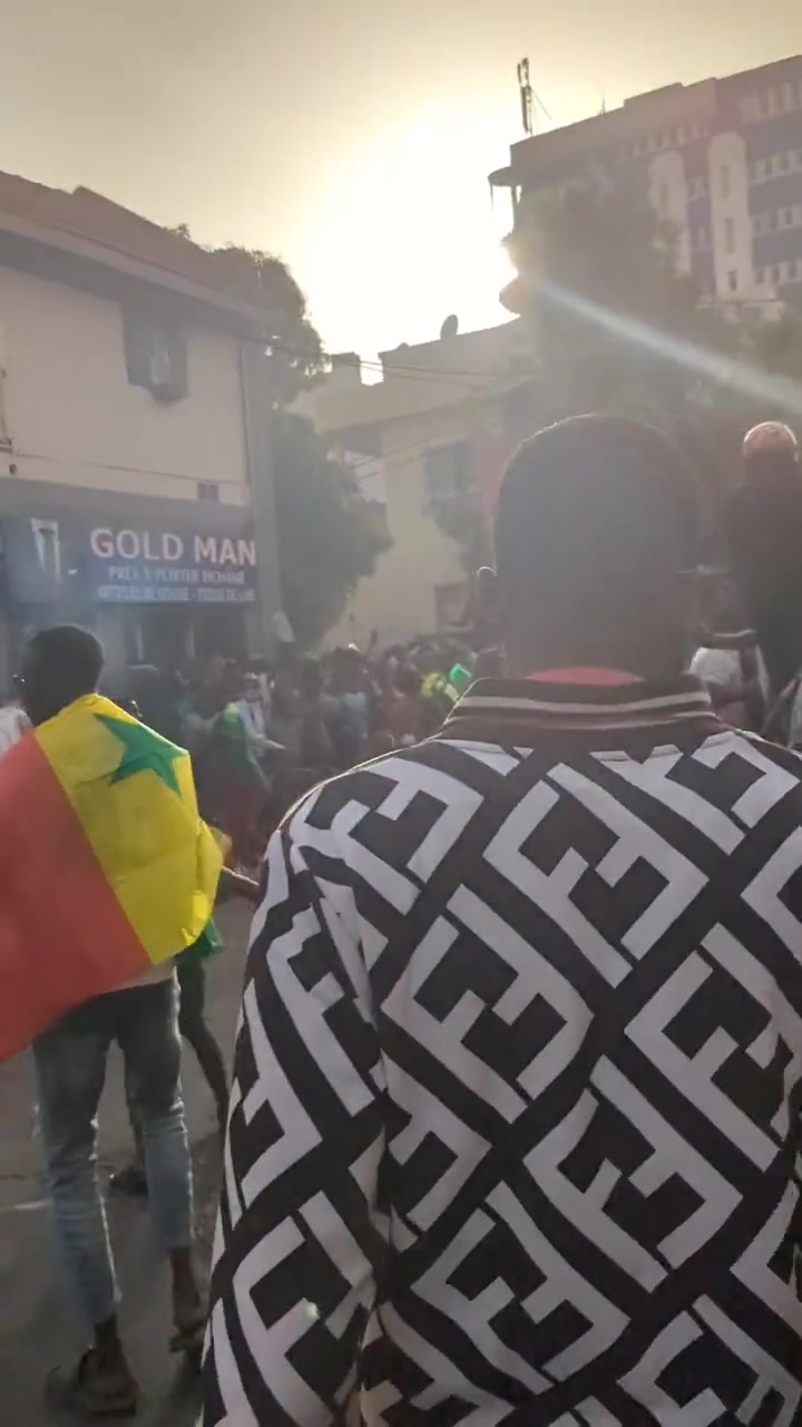 历史第二次出线！塞内加尔球迷在街头疯狂庆祝（塞内加尔被淘汰）