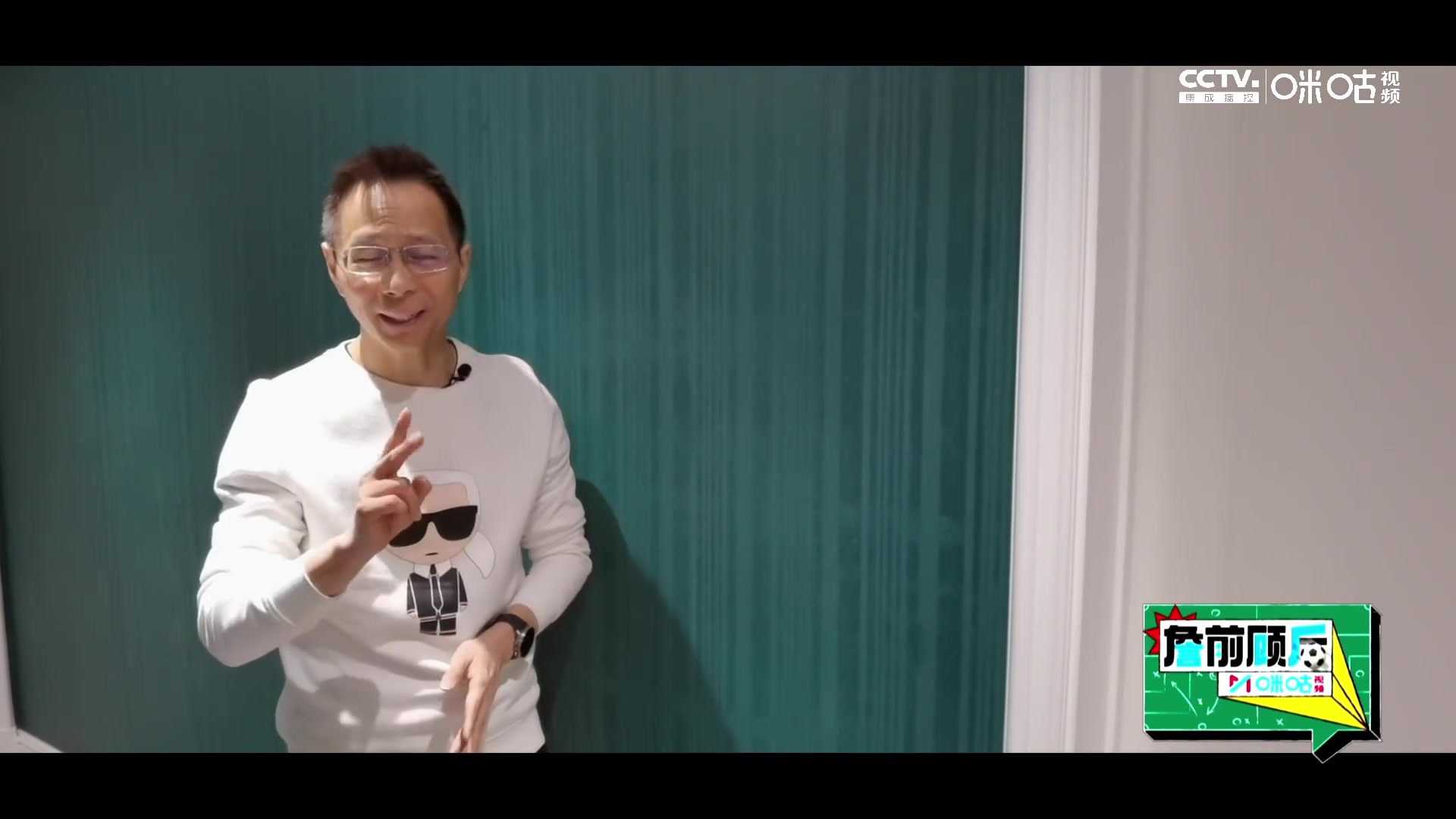 （艾弗森02年新闻发布会）本来挺严肃的新闻发布会，突然画风就变了！ 艾弗森