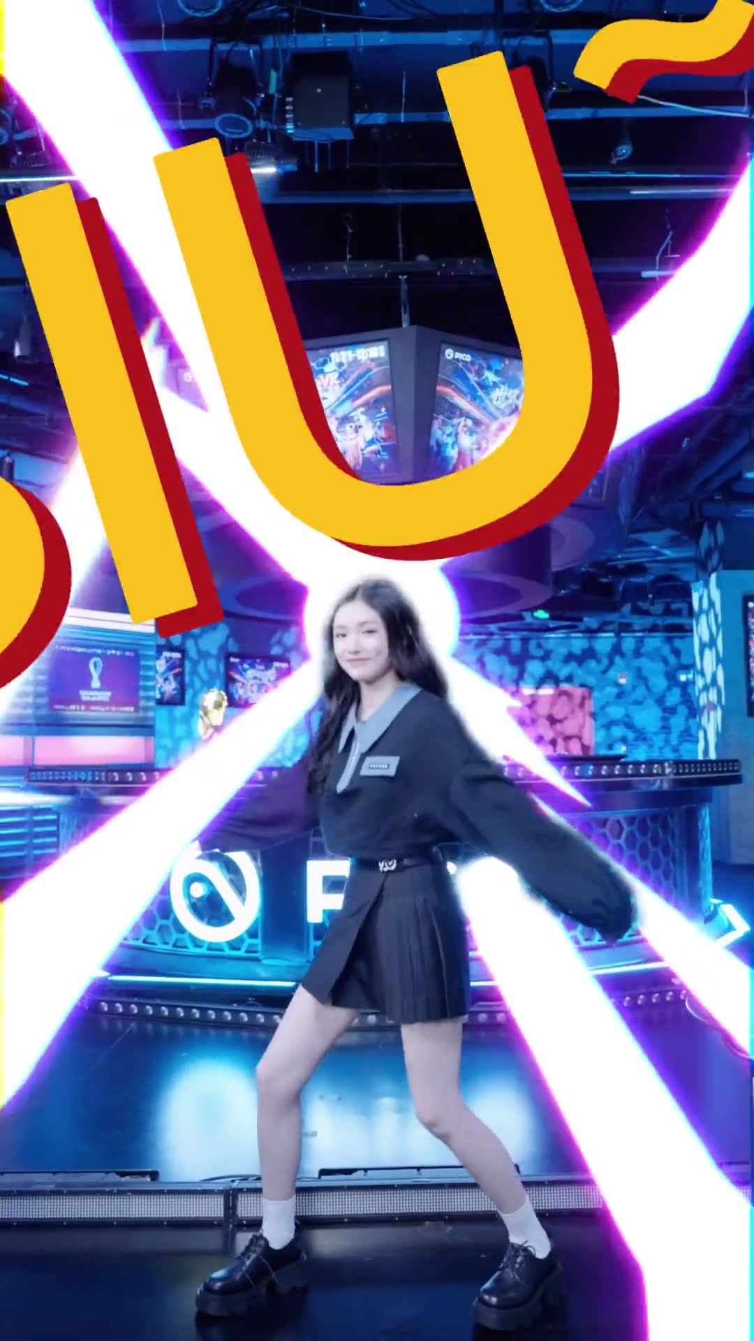 （奥尼尔运球笑趴艾弗森）就离谱！奥尼尔拿出大号球鞋电话 艾弗森表示真能用