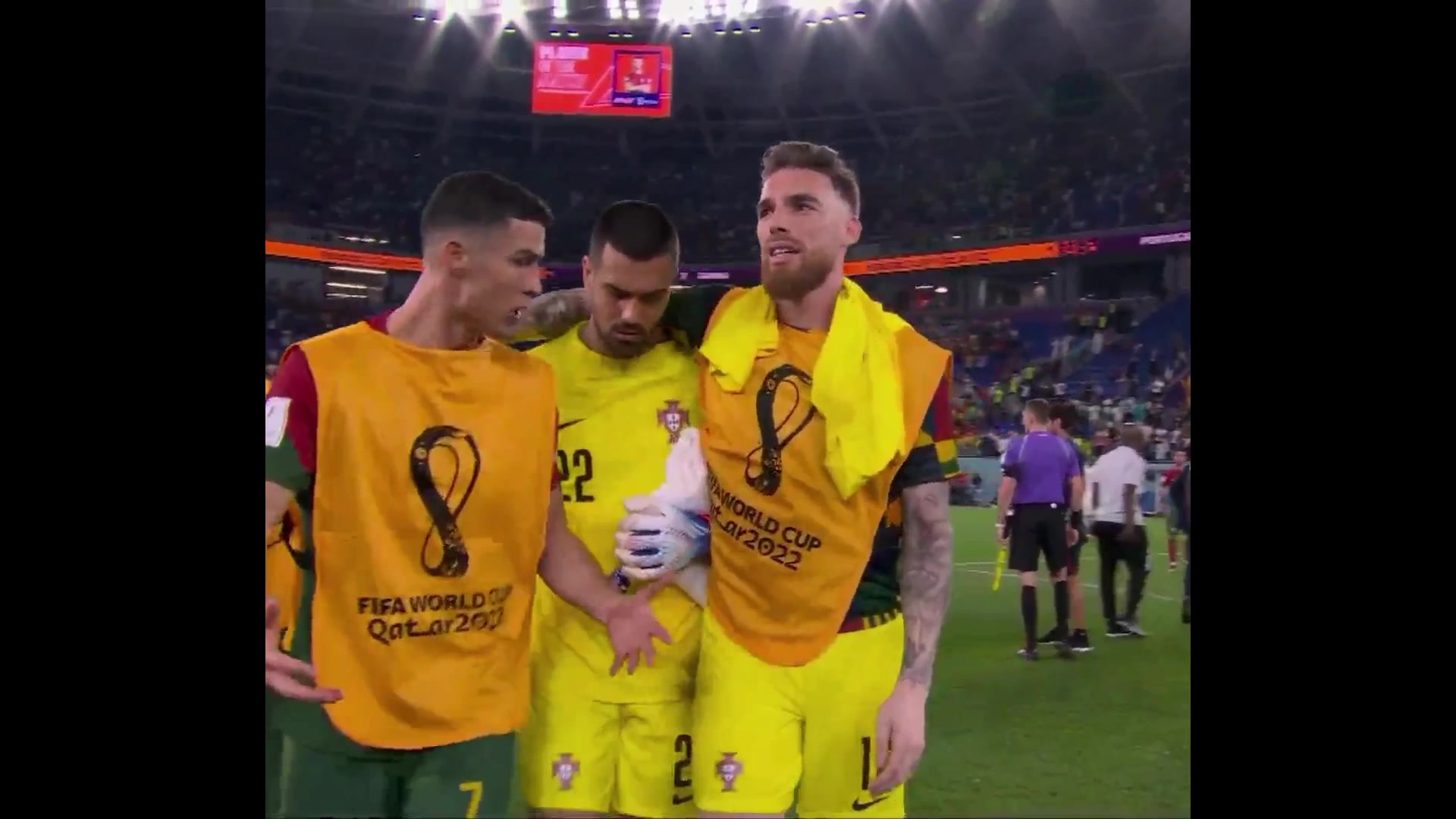 最后时刻失误胜利险被偷走!C罗赛后安慰门将科斯塔!(c罗斯科尔斯)