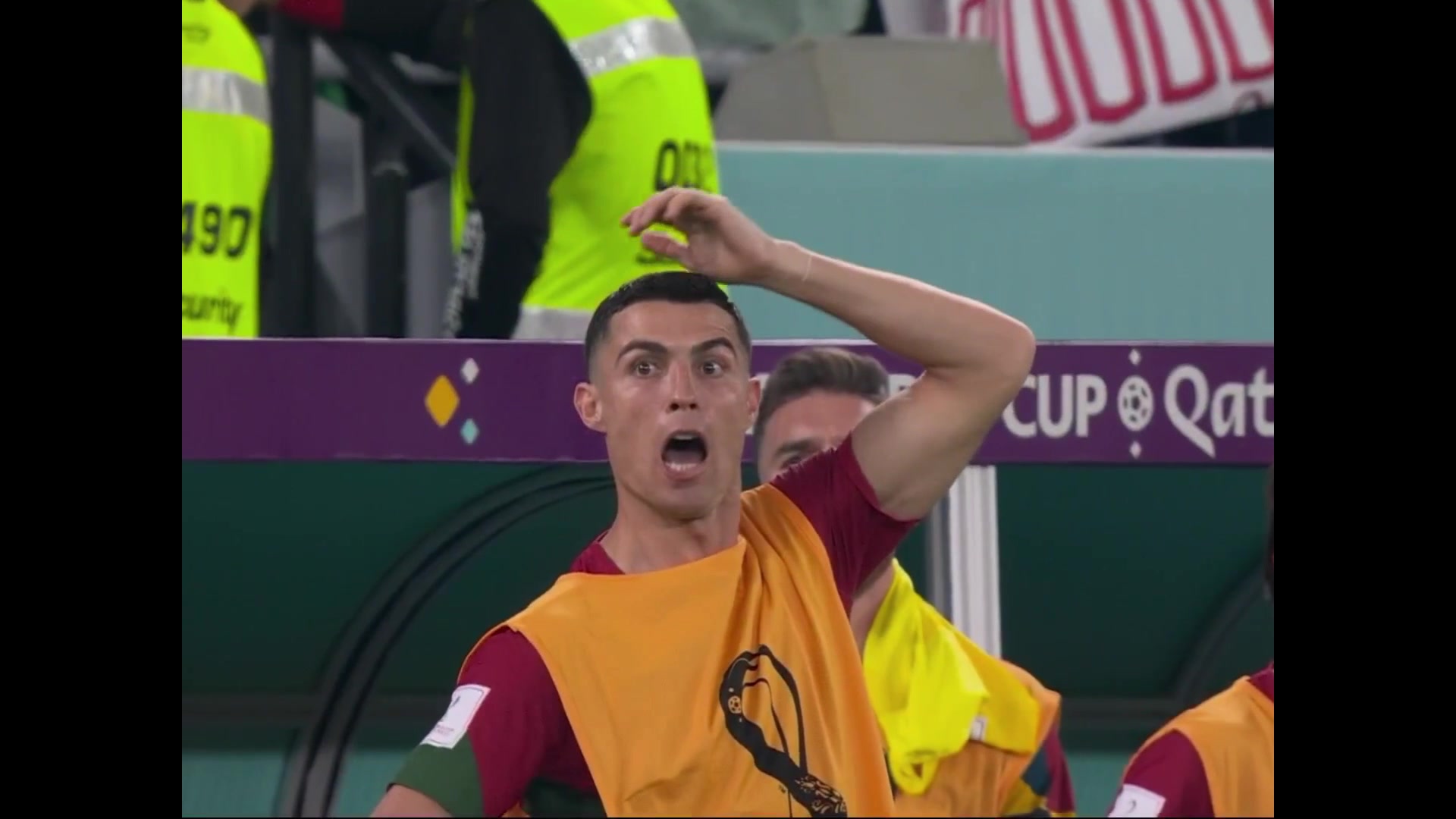 吓人!加纳最后时刻“偷鸡”险些扳平!C罗被吓出表情包!(加纳的足球)