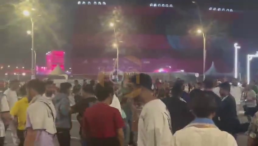 怎么打起来了？阿根廷球迷和墨西哥球迷干架（怎么打起来了?阿根廷球迷和墨西哥球迷干架了）