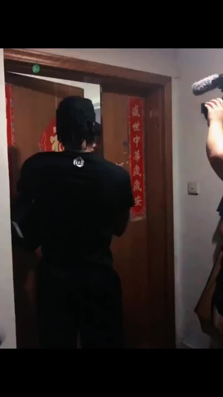 （如果罗斯的mrsxy）“如果罗斯亲自去你家给你送鞋，你会做些什么”