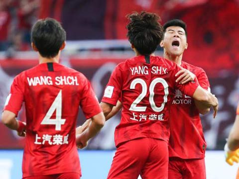 足协杯-杨世元双响李圣龙头槌 上港4-0胜百嘉晋级八强（中国足球队杨世元）