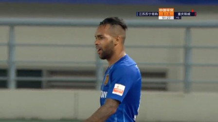 中超-叶重秋失误送礼 苏宁补时连进两球3-1十人斯威(叶重秋踢中郜林)