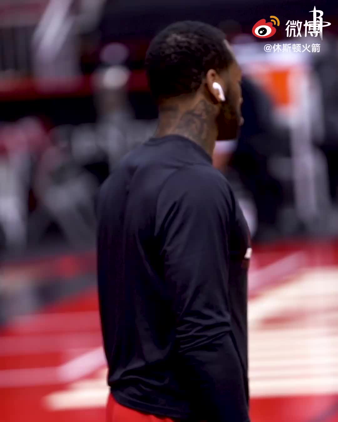 （哈登在场上是什么位置?）坐镇主场迎战劲敌！哈登&沃尔赛前热身训练