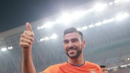 （刘晓宇被吹违体）裁判吹刘晓宇垫脚违体 北京全队一度离场抗议