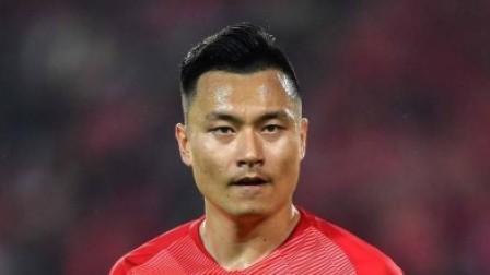 足协杯-郜林传射建功冯博轩破门 恒大2-0建业晋级（恒大足球队长冯潇霆）