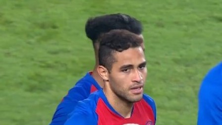 足协杯-卡尔德克破门耿晓峰暴力肘击染红 重庆1-0华夏晋级（足球运动员耿晓峰）