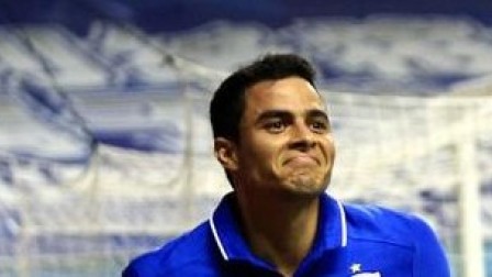 足协杯-莫雷诺世界波瓜林中框 申花客场1-0深圳晋级（申花队莫雷诺）