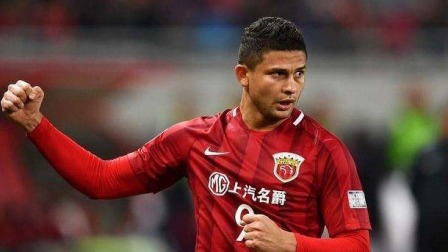 中超-埃神双响+失空门郑凯木飞铲染红 上港客场2-0泰达