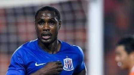 （朱松玮盖帽视频）朱松玮大帽孙思尧&双手暴力劈扣引燃替补席