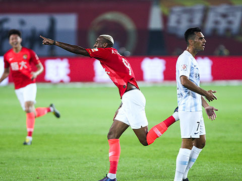 中超-塔利斯卡世界波双响 恒大2-0富力联赛开季四连胜（中超恒大vs富力）