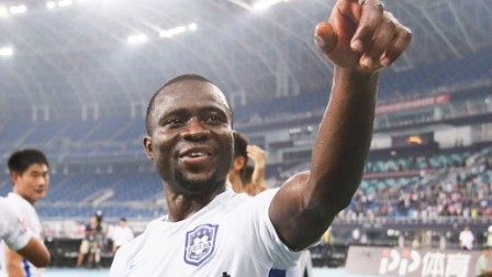 中超-阿奇姆彭绝杀登贝莱处子球 进球大战泰达4-3富力（阿奇姆彭进球视频）