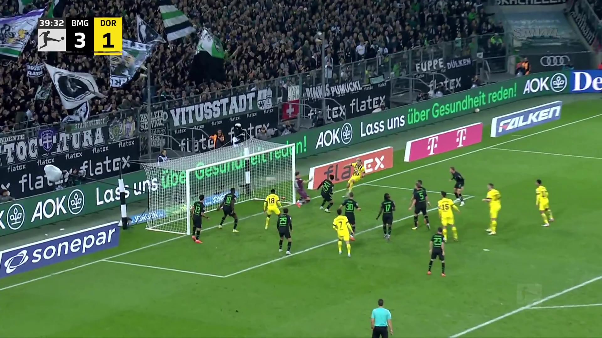 聚勒头球门将神勇扑出 施特罗贝克补射破门