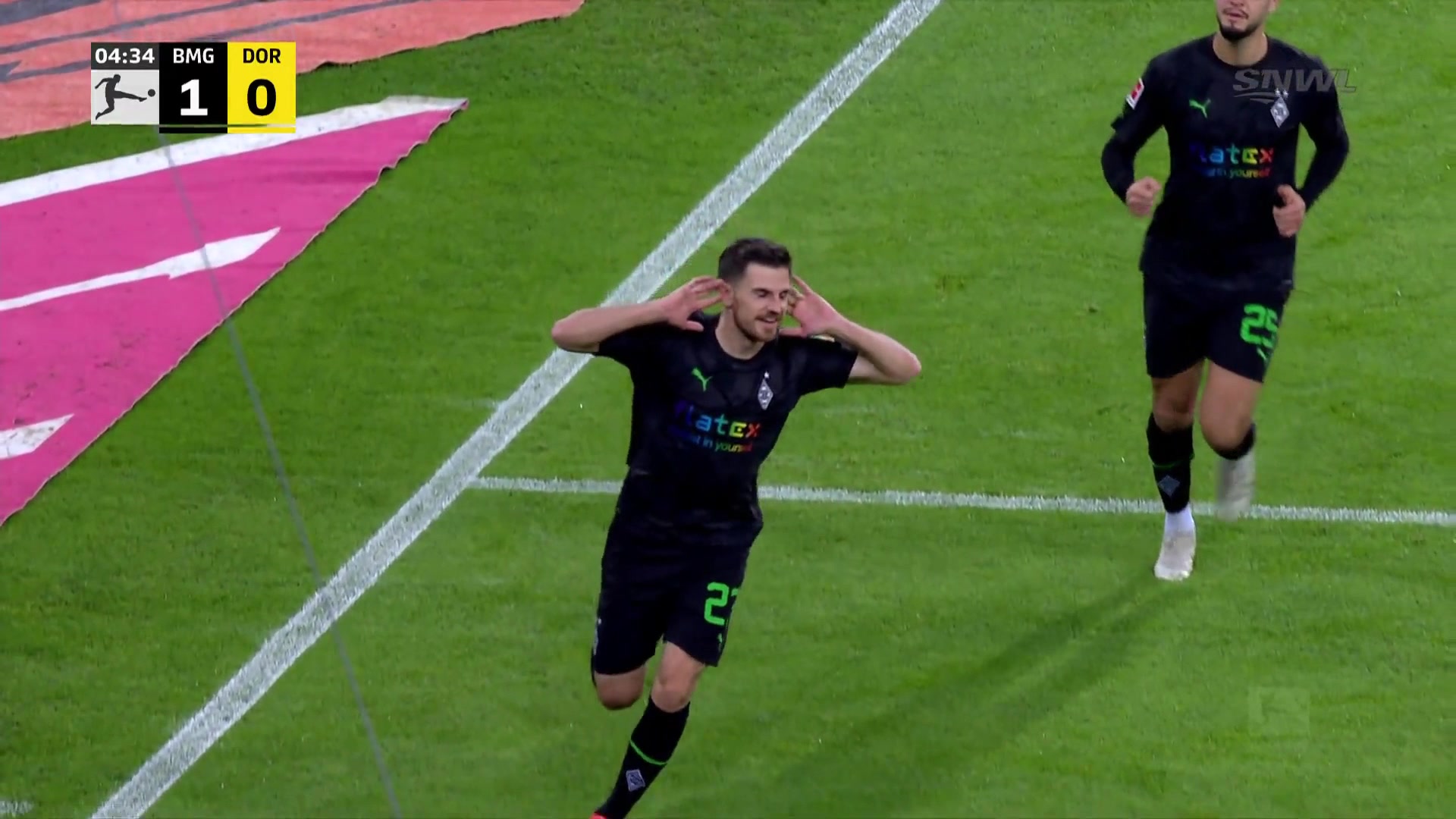 施廷德尔反向斜传助攻 霍夫曼冷静推射先下一城（施廷德尔特点）