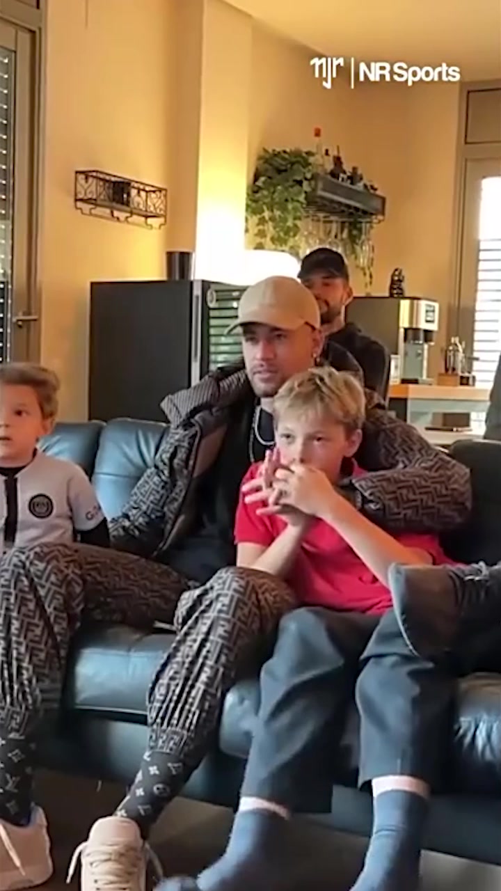 （霍华德扣的高筐）扣声够大！霍华德训练上演奥胖式双手挂筐重扣