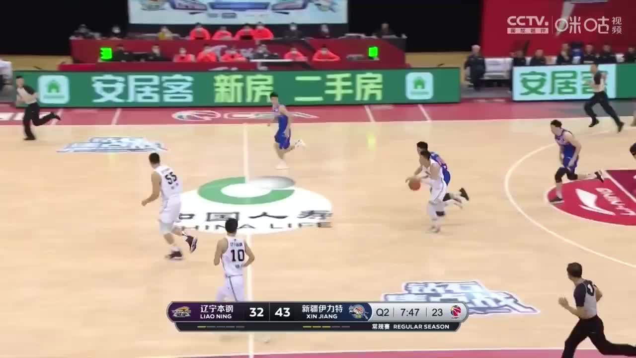 （张镇麟 周琦）初生牛犊不怕虎！张镇麟险些隔扣周琦成功