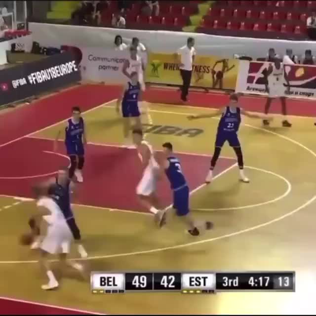 好家伙！你在篮下浪费过你队友的助攻吗？