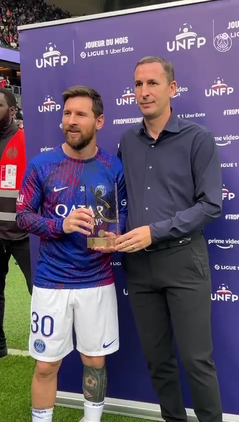 （米切尔训练照）挥汗如雨！拿下顶薪的米切尔与队友在健身房疯狂训练